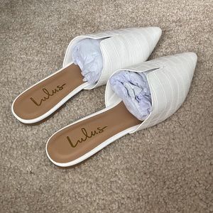 Lulu’s White Pointed Flat